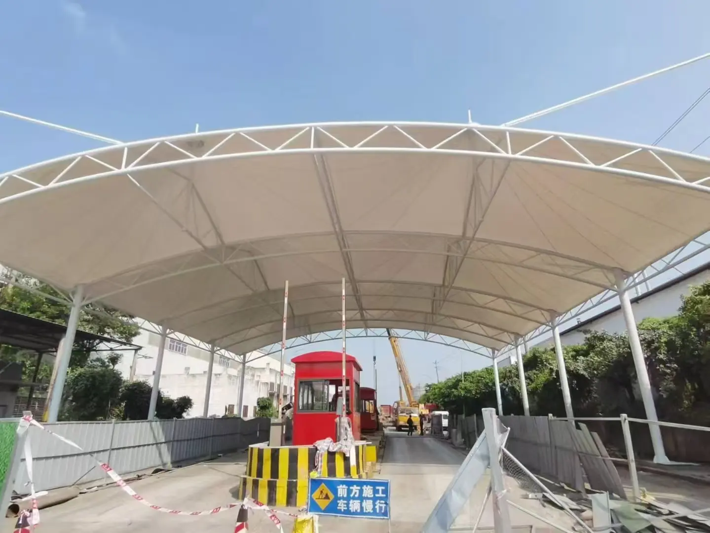 【贵州贵定雨棚】怎么选择【源头工厂】：解决雨棚建造盲目选择的选型标准